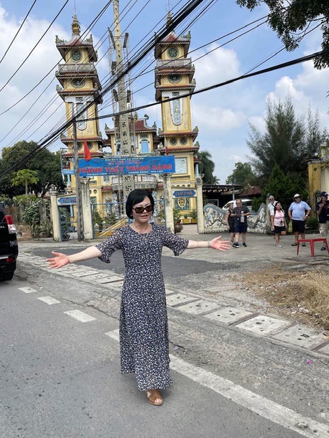 Nick Út và Em bé Napalm hội ngộ tại Trảng Bàng sau 50 năm - Ảnh 3. Nick Út và Em bé Napalm hội ngộ tại Trảng Bàng sau 50 năm - Ảnh 3.