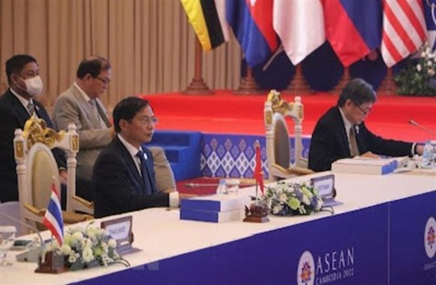 Tin thế giới 11-11: Ông Trump bị châm chích nặng; Anh phong tỏa 20 tỉ USD tài sản Nga - Ảnh 3. Tin thế giới 11-11: Ông Trump bị châm chích nặng; Anh phong tỏa 20 tỉ USD tài sản Nga - Ảnh 3.