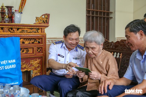 Tin sáng 10-11: Bỏ chứng chỉ ngoại ngữ, tin học với công chức ngân hàng; TP.HCM kiểm soát ô nhiễm - Ảnh 1. Tin sáng 10-11: Bỏ chứng chỉ ngoại ngữ, tin học với công chức ngân hàng; TP.HCM kiểm soát ô nhiễm - Ảnh 1.