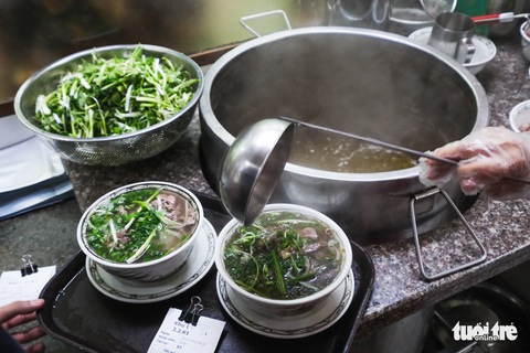 Ốm thì ăn phở, thật hay đùa? - Ảnh 1. Ốm thì ăn phở, thật hay đùa? - Ảnh 1.