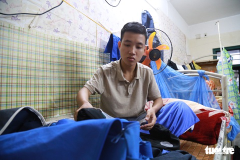 Cậu bé lang thang xin ăn khắp nẻo đường xứ Huế đã chạm vào giấc mơ đại học - Ảnh 3. Cậu bé lang thang xin ăn khắp nẻo đường xứ Huế đã chạm vào giấc mơ đại học - Ảnh 3.