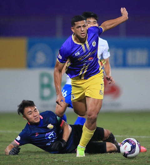 VÒNG 24 V-LEAGUE 2022: Hà Nội chạm tay vào cúp vô địch - Ảnh 1. VÒNG 24 V-LEAGUE 2022: Hà Nội chạm tay vào cúp vô địch - Ảnh 1.