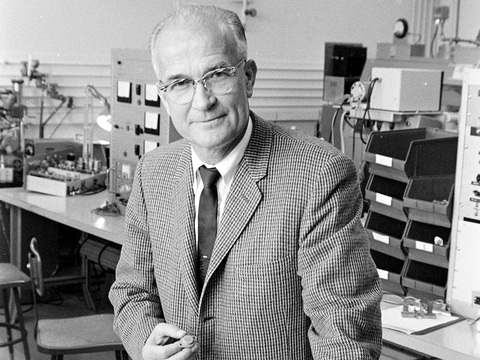 Điều gì xảy ra với 215 đứa trẻ của ngân hàng tinh trùng thiên tài Nobel? - Ảnh 2. Điều gì xảy ra với 215 đứa trẻ của ngân hàng tinh trùng thiên tài Nobel? - Ảnh 2.