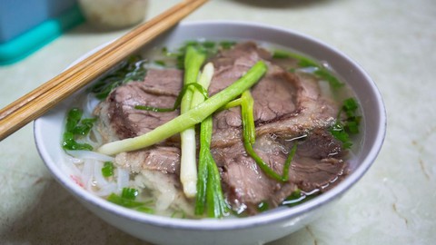 Món phở Việt Nam được đài truyền hình Hàn Quốc gọi là món ăn đường phố ngon nhất - Ảnh 1. Món phở Việt Nam được đài truyền hình Hàn Quốc gọi là món ăn đường phố ngon nhất - Ảnh 1.