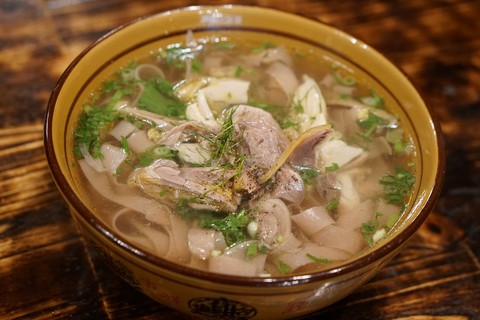 Sợi phở đỏ - nét độc đáo của phở Bắc Hà trên cao nguyên đá - Ảnh 1. Sợi phở đỏ - nét độc đáo của phở Bắc Hà trên cao nguyên đá - Ảnh 1.