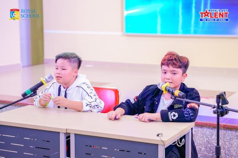 Học sinh dùng bút tạo giai điệu, “show” tài năng chơi nhạc cụ - Ảnh 1. Học sinh dùng bút tạo giai điệu, “show” tài năng chơi nhạc cụ - Ảnh 1.