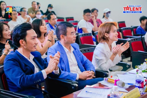 Học sinh dùng bút tạo giai điệu, “show” tài năng chơi nhạc cụ - Ảnh 2. Học sinh dùng bút tạo giai điệu, “show” tài năng chơi nhạc cụ - Ảnh 2.