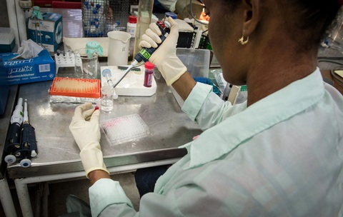 Cuba công bố ứng cử viên vaccine điều trị ung thư - Ảnh 1. Cuba công bố ứng cử viên vaccine điều trị ung thư - Ảnh 1.