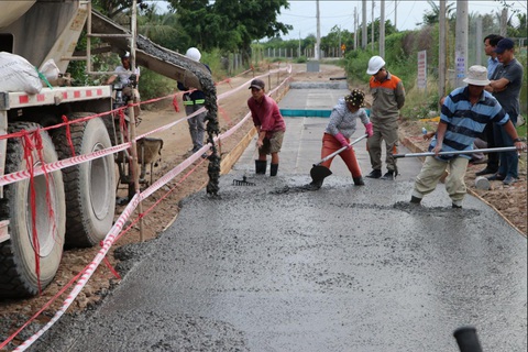 Nhà máy Nhiệt điện Vĩnh Tân 2 đẩy mạnh tiêu thụ tro xỉ - Ảnh 4. Nhà máy Nhiệt điện Vĩnh Tân 2 đẩy mạnh tiêu thụ tro xỉ - Ảnh 4.