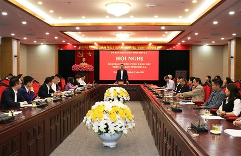 Người dân chạy cả trăm cây số đi mua xăng dầu, Sơn La họp khẩn đảm bảo nguồn cung - Ảnh 1. Người dân chạy cả trăm cây số đi mua xăng dầu, Sơn La họp khẩn đảm bảo nguồn cung - Ảnh 1.
