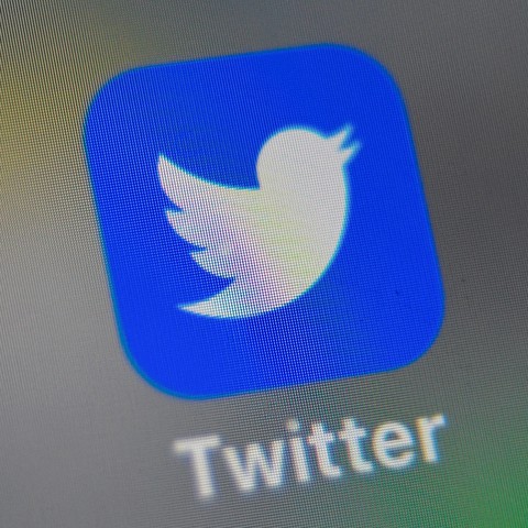 Twitter khai tử dấu tích màu xám chỉ vài giờ sau khi ra mắt - Ảnh 1. Twitter khai tử dấu tích màu xám chỉ vài giờ sau khi ra mắt - Ảnh 1.