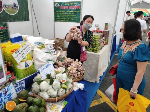 Hồng treo gió Lâm Đồng, mật hoa dừa Trà Vinh, ca cao Đắk Lắk... tại tuần hàng OCOP - Ảnh 7. Hồng treo gió Lâm Đồng, mật hoa dừa Trà Vinh, ca cao Đắk Lắk... tại tuần hàng OCOP - Ảnh 7.