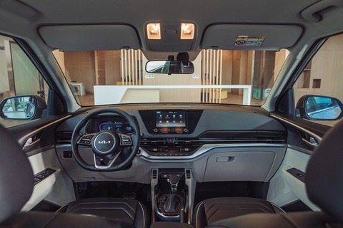 Mẫu SUV Kia Carens thế hệ mới giá từ 619 triệu đồng có gì? - Ảnh 2. Mẫu SUV Kia Carens thế hệ mới giá từ 619 triệu đồng có gì? - Ảnh 2.