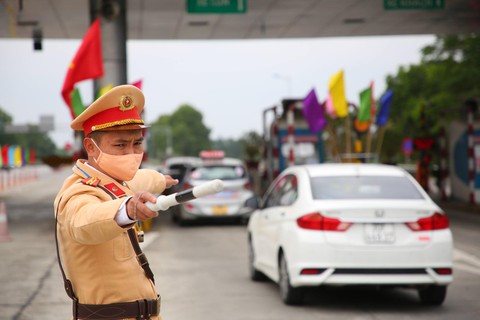 CSGT toàn quốc mở cao điểm xử ‘ma men’ và giảm ùn tắc dịp Tết - Ảnh 1. CSGT toàn quốc mở cao điểm xử ‘ma men’ và giảm ùn tắc dịp Tết - Ảnh 1.