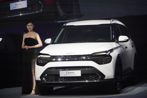Mẫu SUV Kia Carens thế hệ mới giá từ 619 triệu đồng có gì? - Ảnh 1. Mẫu SUV Kia Carens thế hệ mới giá từ 619 triệu đồng có gì? - Ảnh 1.