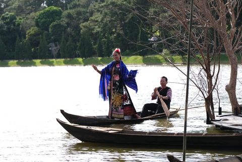 Tơ lụa và cổ vật của Thiên đường Tây Nguyên - Ảnh 8. Tơ lụa và cổ vật của Thiên đường Tây Nguyên - Ảnh 8.
