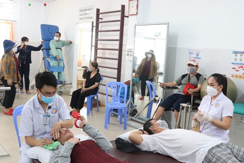 Trong mẫu đàm bệnh nhân cho thấy vi khuẩn kháng kháng sinh gia tăng - Ảnh 1. Trong mẫu đàm bệnh nhân cho thấy vi khuẩn kháng kháng sinh gia tăng - Ảnh 1.
