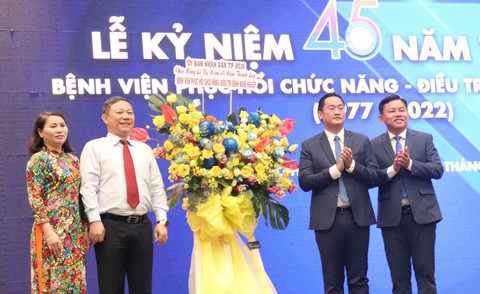 Trong mẫu đàm bệnh nhân cho thấy vi khuẩn kháng kháng sinh gia tăng - Ảnh 2. Trong mẫu đàm bệnh nhân cho thấy vi khuẩn kháng kháng sinh gia tăng - Ảnh 2.