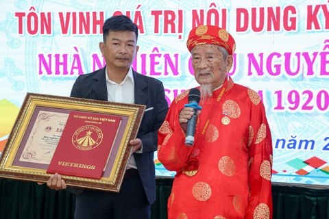 Nhà nghiên cứu 102 tuổi Nguyễn Đình Tư đạt kỷ lục Việt Nam về lao động, sáng tạo - Ảnh 2. Nhà nghiên cứu 102 tuổi Nguyễn Đình Tư đạt kỷ lục Việt Nam về lao động, sáng tạo - Ảnh 2.