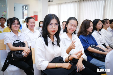 Em sẽ không bỏ học, dù cuộc sống khó khăn đến thế nào - Ảnh 4. Em sẽ không bỏ học, dù cuộc sống khó khăn đến thế nào - Ảnh 4.