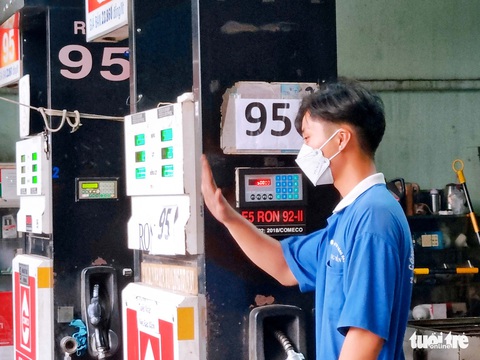 Giá xăng lên cao, nhiều cây xăng ở TP.HCM vẫn ‘bất ổn’ - Ảnh 6. Giá xăng lên cao, nhiều cây xăng ở TP.HCM vẫn ‘bất ổn’ - Ảnh 6.