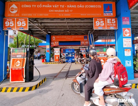 Giá xăng lên cao, nhiều cây xăng ở TP.HCM vẫn ‘bất ổn’ - Ảnh 5. Giá xăng lên cao, nhiều cây xăng ở TP.HCM vẫn ‘bất ổn’ - Ảnh 5.