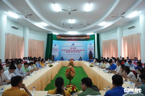 Những câu chuyện nghề của 100 giáo viên trẻ tiêu biểu - Ảnh 1. Những câu chuyện nghề của 100 giáo viên trẻ tiêu biểu - Ảnh 1.