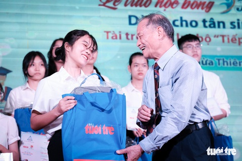 Em sẽ không bỏ học, dù cuộc sống khó khăn đến thế nào - Ảnh 7. Em sẽ không bỏ học, dù cuộc sống khó khăn đến thế nào - Ảnh 7.