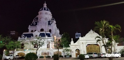 Dinh thự của đại gia Phát ‘dầu’ tiếp tục bị kê biên để đảm bảo thi hành án - Ảnh 1. Dinh thự của đại gia Phát ‘dầu’ tiếp tục bị kê biên để đảm bảo thi hành án - Ảnh 1.