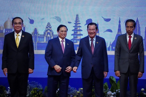 Tin thế giới 12-11: Đặc nhiệm Ukraine đã vào Kherson; Nga trừng phạt người thân ông Biden - Ảnh 5. Tin thế giới 12-11: Đặc nhiệm Ukraine đã vào Kherson; Nga trừng phạt người thân ông Biden - Ảnh 5.