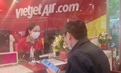 Vé trả góp giúp người lao động dễ dàng về quê - Ảnh 2. Vé trả góp giúp người lao động dễ dàng về quê - Ảnh 2.