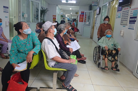 Đưa thêm thuốc BHYT về trạm y tế: lợi cả đôi đường - Ảnh 1. Đưa thêm thuốc BHYT về trạm y tế: lợi cả đôi đường - Ảnh 1.