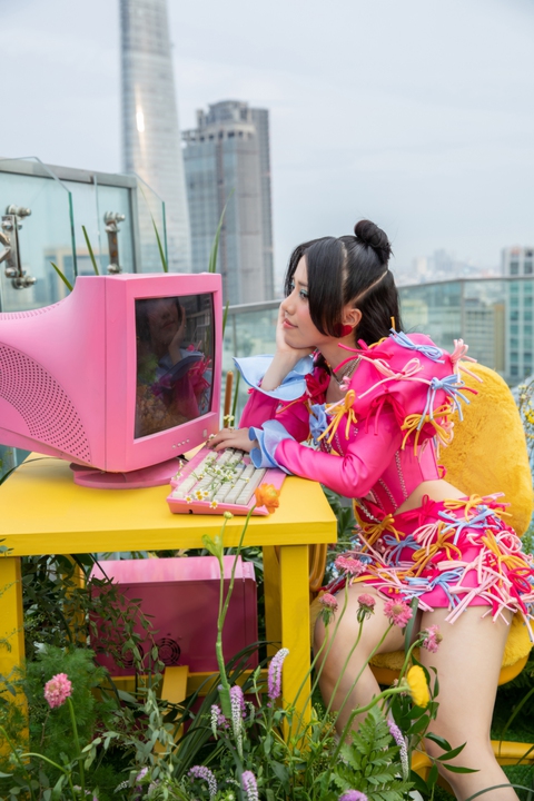 Hú hồn: Phùng Khánh Linh vừa có màn oanh tạc double kill iTunes Chart! - Ảnh 4. Hú hồn: Phùng Khánh Linh vừa có màn oanh tạc double kill iTunes Chart! - Ảnh 4.