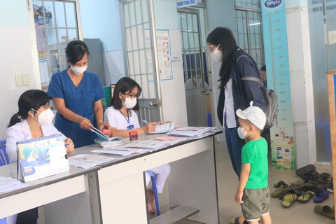 Vắc xin nào phải tiêm bắt buộc tại Việt Nam? - Ảnh 1. Vắc xin nào phải tiêm bắt buộc tại Việt Nam? - Ảnh 1.