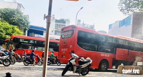 Sở Giao thông vận tải TP.HCM đã điểm danh nhưng xe dù, bến cóc vẫn nhởn nhơ - Ảnh 3. Sở Giao thông vận tải TP.HCM đã điểm danh nhưng xe dù, bến cóc vẫn nhởn nhơ - Ảnh 3.