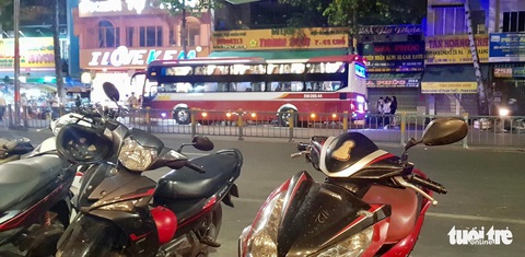 Sở Giao thông vận tải TP.HCM đã điểm danh nhưng xe dù, bến cóc vẫn nhởn nhơ - Ảnh 1. Sở Giao thông vận tải TP.HCM đã điểm danh nhưng xe dù, bến cóc vẫn nhởn nhơ - Ảnh 1.