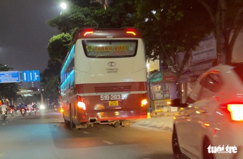 Bến cũ bị dẹp, Thành Bưởi lập ngay bến cóc mới, trêu ngươi cơ quan chức năng - Ảnh 2. Bến cũ bị dẹp, Thành Bưởi lập ngay bến cóc mới, trêu ngươi cơ quan chức năng - Ảnh 2.