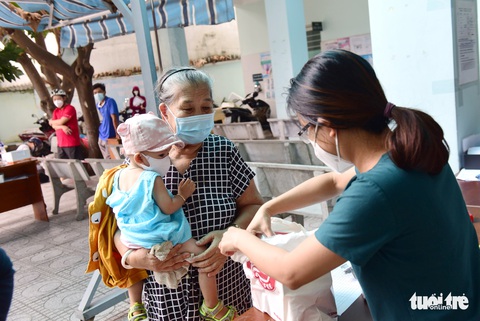 Đưa thêm thuốc BHYT về trạm y tế: lợi cả đôi đường - Ảnh 4. Đưa thêm thuốc BHYT về trạm y tế: lợi cả đôi đường - Ảnh 4.