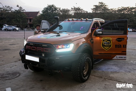 Ford Ranger độ dàn âm thanh hơn 400 triệu, bầu trời sao như Rolls-Royce - Ảnh 2. Ford Ranger độ dàn âm thanh hơn 400 triệu, bầu trời sao như Rolls-Royce - Ảnh 2.