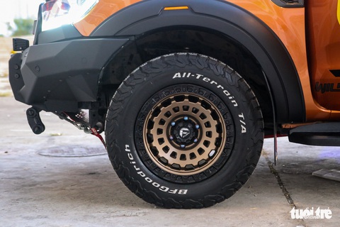 Ford Ranger độ dàn âm thanh hơn 400 triệu, bầu trời sao như Rolls-Royce - Ảnh 11. Ford Ranger độ dàn âm thanh hơn 400 triệu, bầu trời sao như Rolls-Royce - Ảnh 11.