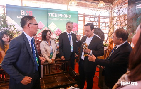 Sâm Lai Châu thiếu thứ quan trọng để quảng bá, phát triển? - Ảnh 2. Sâm Lai Châu thiếu thứ quan trọng để quảng bá, phát triển? - Ảnh 2.