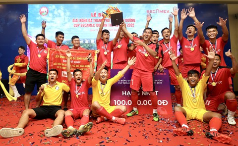 Cựu tuyển thủ U23 giúp đội bóng phong trào giành 100 triệu đồng - Ảnh 1. Cựu tuyển thủ U23 giúp đội bóng phong trào giành 100 triệu đồng - Ảnh 1.