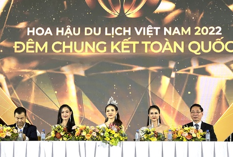 Hoa hậu Du lịch Ngọc Diễm thôi nhiệm kỳ dài 14 năm, trao vương miện cho tân hoa hậu - Ảnh 3. Hoa hậu Du lịch Ngọc Diễm thôi nhiệm kỳ dài 14 năm, trao vương miện cho tân hoa hậu - Ảnh 3.