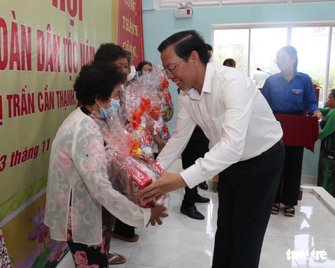 Lãnh đạo TP.HCM tham dự Ngày hội đại đoàn kết dân tộc năm 2022 - Ảnh 7. Lãnh đạo TP.HCM tham dự Ngày hội đại đoàn kết dân tộc năm 2022 - Ảnh 7.
