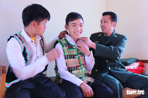 Chú bộ đội con vào đại học - Ảnh 1. Chú bộ đội con vào đại học - Ảnh 1.