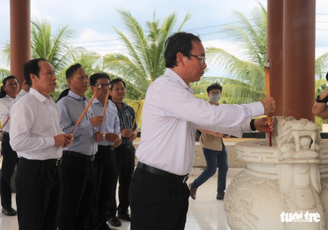 Lãnh đạo TP.HCM tham dự Ngày hội đại đoàn kết dân tộc năm 2022 - Ảnh 2. Lãnh đạo TP.HCM tham dự Ngày hội đại đoàn kết dân tộc năm 2022 - Ảnh 2.