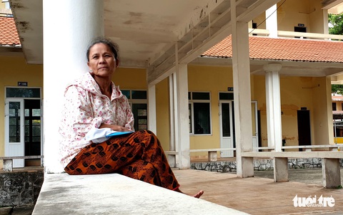 Con đến giảng đường, mẹ chờ ngoài cửa lớp - Ảnh 7. Con đến giảng đường, mẹ chờ ngoài cửa lớp - Ảnh 7.