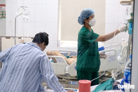 Dùng thuốc hạ sốt nào an toàn? - Ảnh 1. Dùng thuốc hạ sốt nào an toàn? - Ảnh 1.