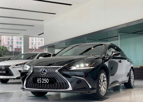 Lexus ES tăng giá 30 triệu đồng - Ảnh 1. Lexus ES tăng giá 30 triệu đồng - Ảnh 1.