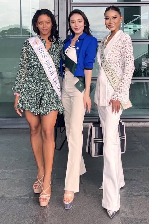 Thạch Thu Thảo diện mốt không nội y bay đi thi Miss Earth 2022 - Ảnh 4. Thạch Thu Thảo diện mốt không nội y bay đi thi Miss Earth 2022 - Ảnh 4.